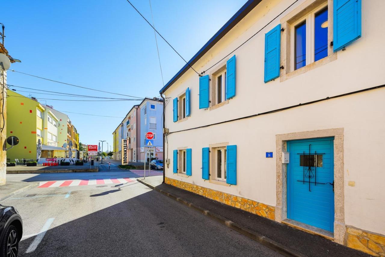 Center House With Apartments Umag Exterior photo