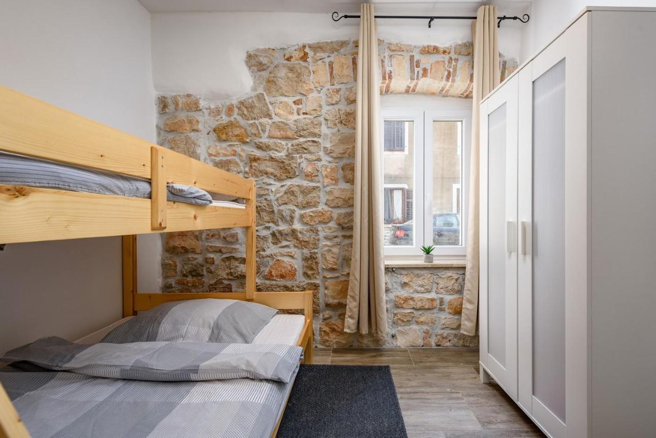 Center House With Apartments Umag Exterior photo